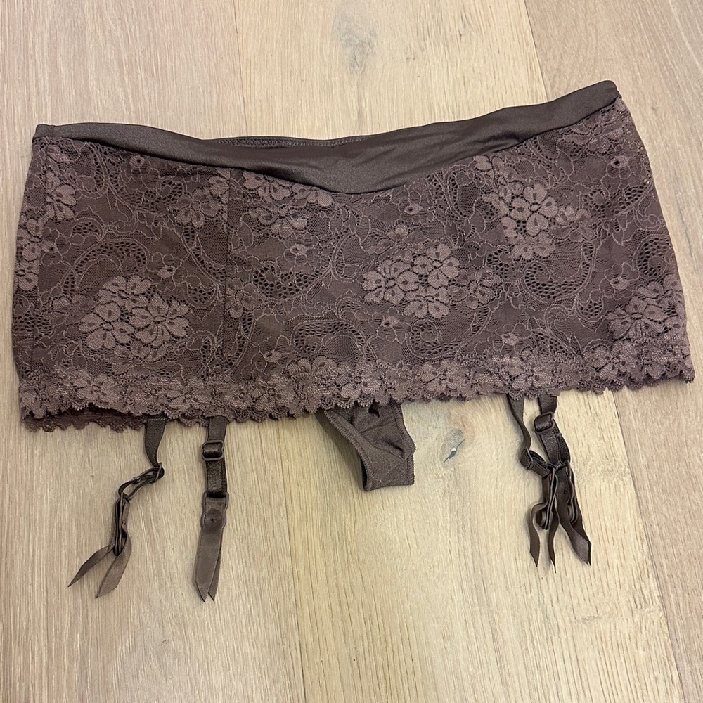 New Victoria’s Secret angels Lace Garter Belt thong sz small mauve